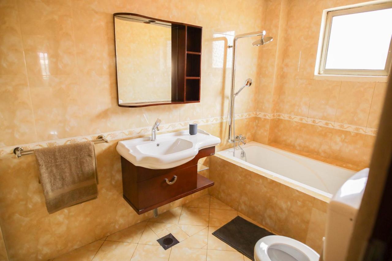 La Casa Baatsona Apts Sakumono Bagian luar foto